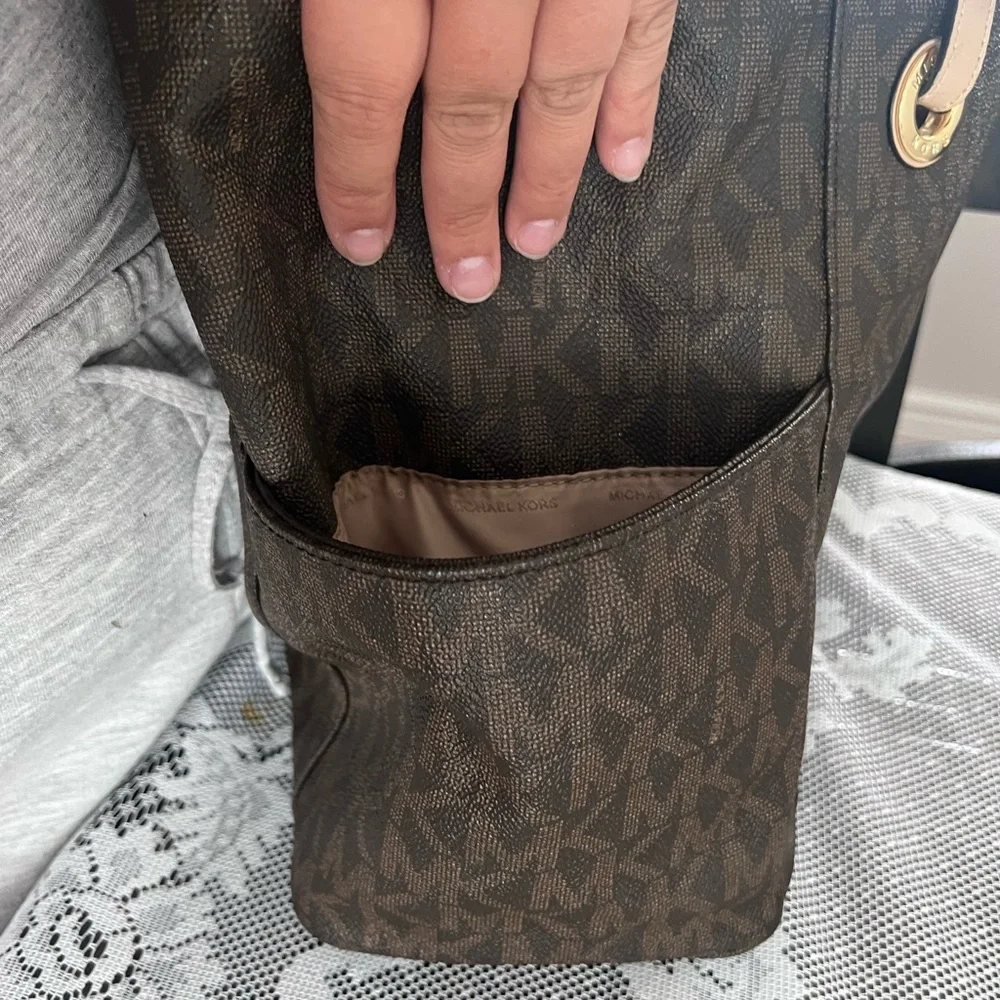 Authentic Michael Kors tote like new